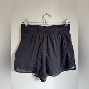 ATHLETA High Rise Mesh Racer Run 3” Short | Size Small